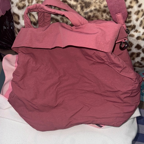 Lululemon On My Level Bag *19L Cherry Tint - Picture 7 of 13